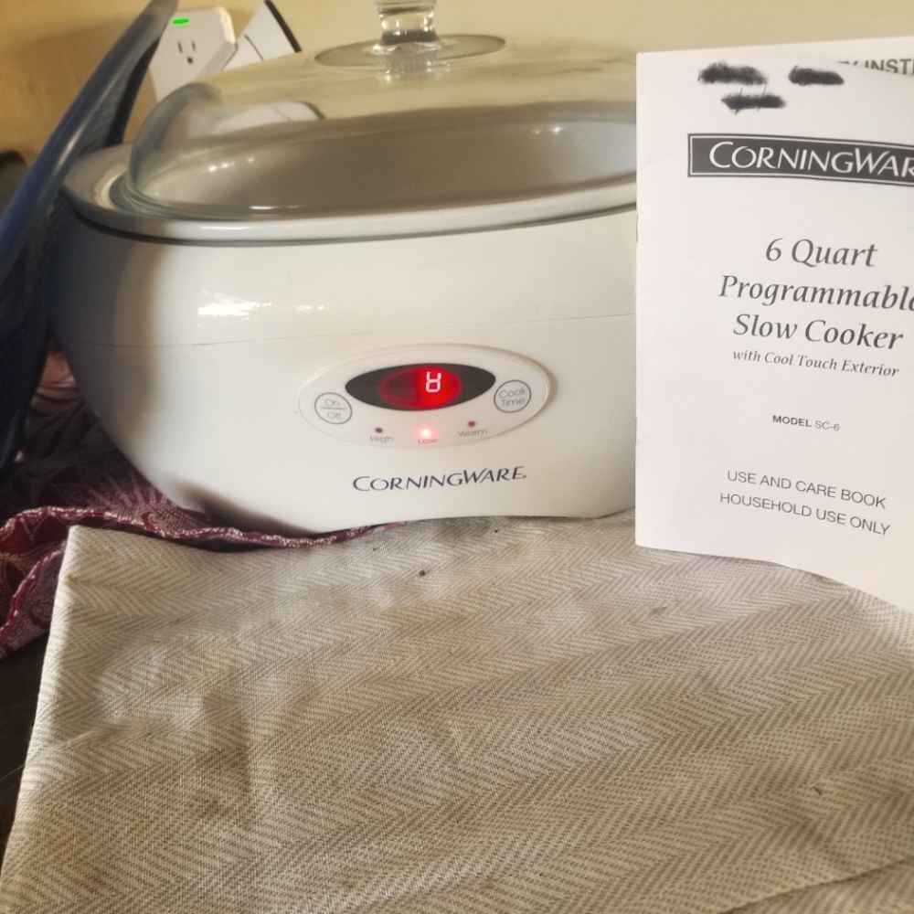 Corningware 6qt. Slow cooker w/glass & travel lid